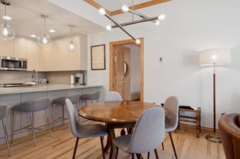 Oxford Court 204