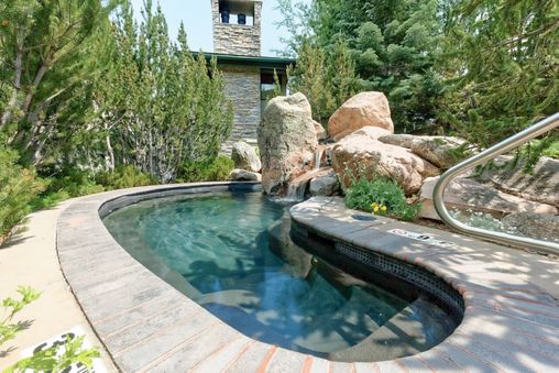 Outdoor Community Hot Tub