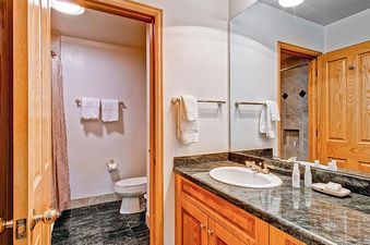 EastWestResorts HW107 Bathroom2