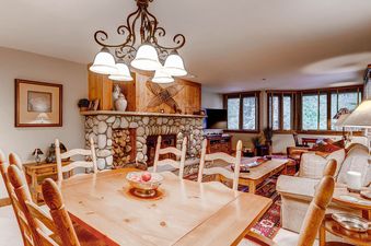 08a-Kiva-333-Dining-1