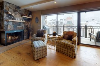 Landmark305LivingRoom1