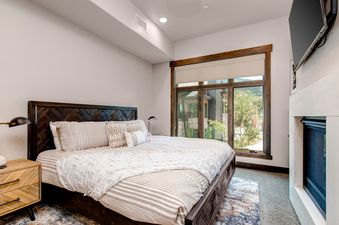 10 Blackstone 207