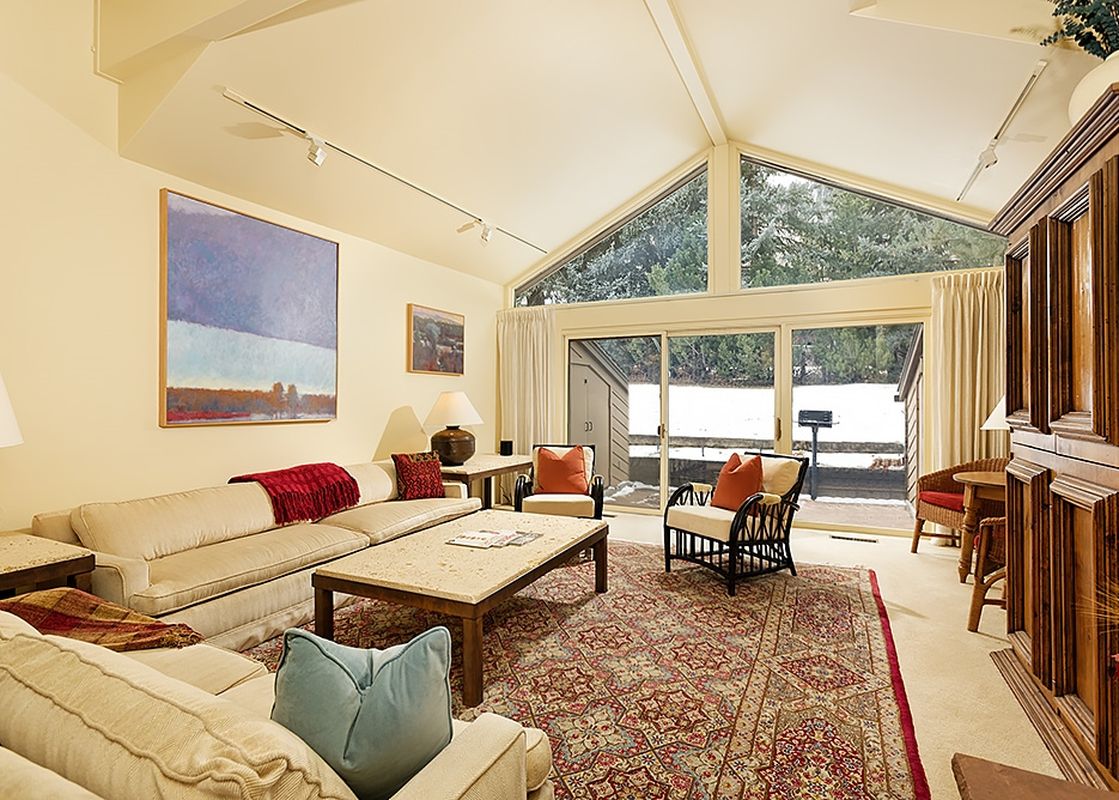 01 Living Area