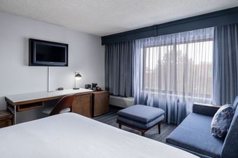 Courtyard Salt Lake City Airport 1 King Guest Room