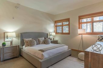 Capitol Peak Lodge 3034