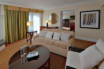 rs 1400x0 luxury one bedroom suite 2