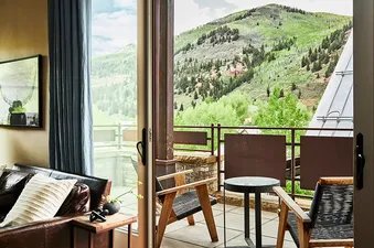 03 Slopeside Residence SW401