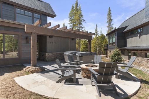 Private Outdoor Hot Tub and Fire Pit