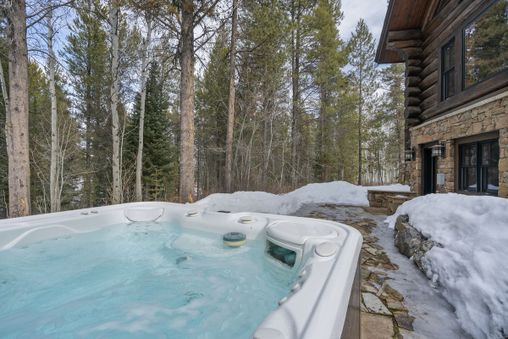 Private Forest-Side Hot Tub