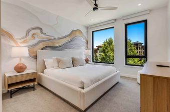Electric Pass Lodge 208