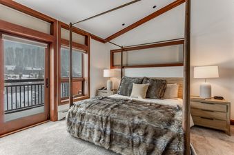 09 Lion Square South 750