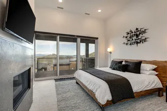 11 Apex Mountainside