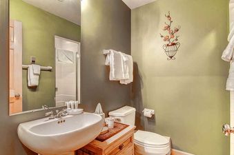 16-Highlands-Lodge-206-Bath-C1