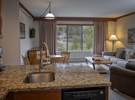 The Breckenridge Studio Beaver Run Resort offers an inviting open-concept living area with a fully equipped kitchen, a dining space, and a comfortable living room.