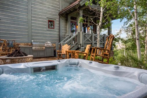 Outdoor Private Hot Tub