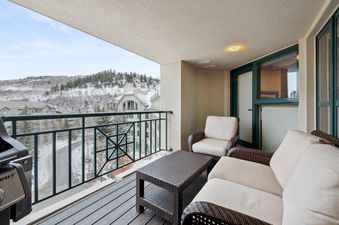 22 Hyatt Condominium 01