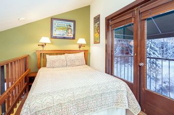 A cozy bedroom in Manitou Lodge 5.