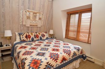 05 Bedroom