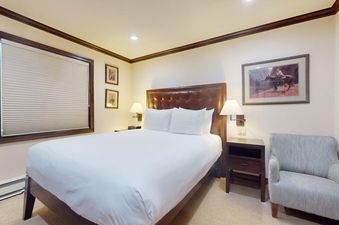 The bedroom in Vantage Point 401 features a king bed with white linens.