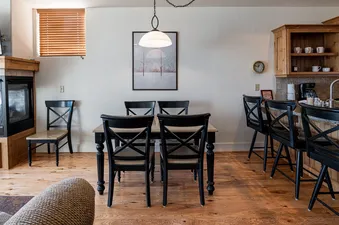 06 Dining Area