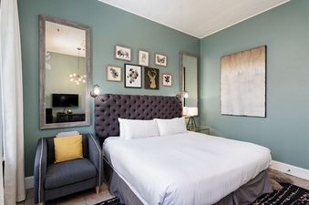 02 Hotel Room