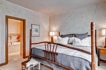 EastWestResorts HS506 King2