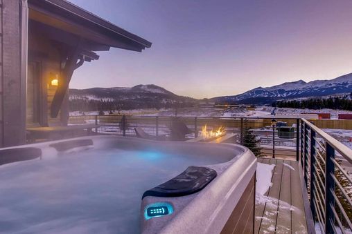 Private Outdoor Hot Tub