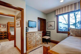 36-Highlands-Slopeside-218-Bed-B3
