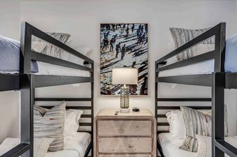 Electric Pass Lodge 105
