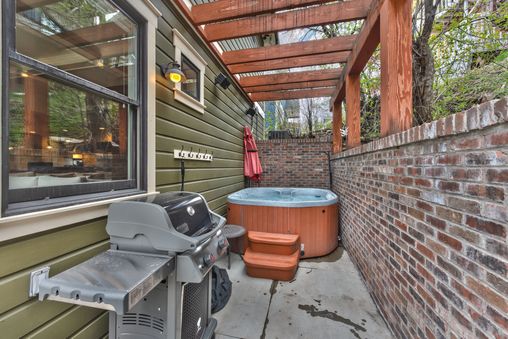 Private Outdoor Hot Tub