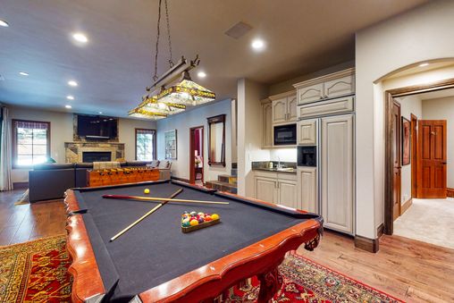 Games Room with Pool Table