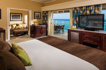 01 French Village Oceanfront One Bedroom Concierge Suite King OFK