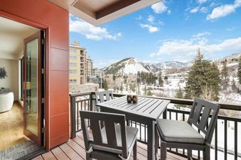 09 Riverfront Lodge 206