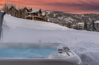 08 Hot Tub