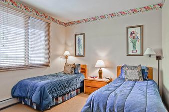 EastWestResorts HS208 Twins