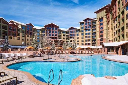 Outdoor Community Pool & Hot Tubs