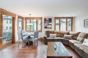 The inviting living and dining area of Telluride Lodge 538 offers a cozy and comfortable space for relaxation and dining.