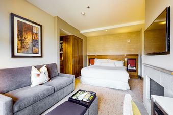 03 Riverfront Escape 514