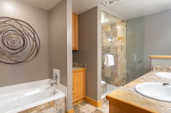 Bear Creek Lodge 105B