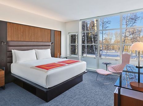 Deluxe One Bedroom Mountain Suite Accessible