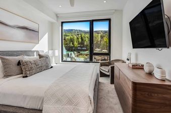 Electric Pass Lodge 305