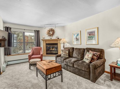 01 River Mountain Lodge W217