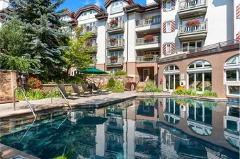 15 Sonnenalp Pool
