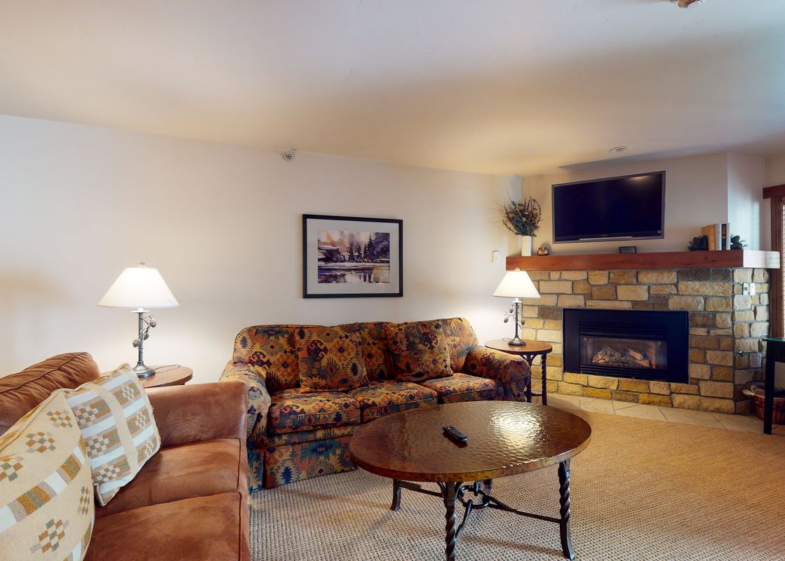 01 Lion Square North 290 Vail