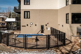 Ptarmigan House Hot Tub