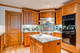 11-McCoy-Peak-Lodge-602-Kitchen-2