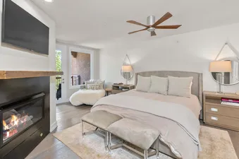 14 Lorian Luxe