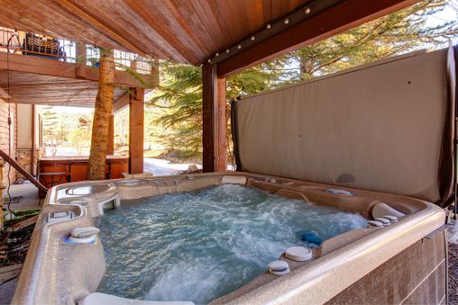 Private Outdoor Hot Tub