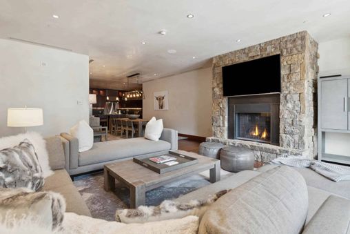 Stone-clad gas fireplace