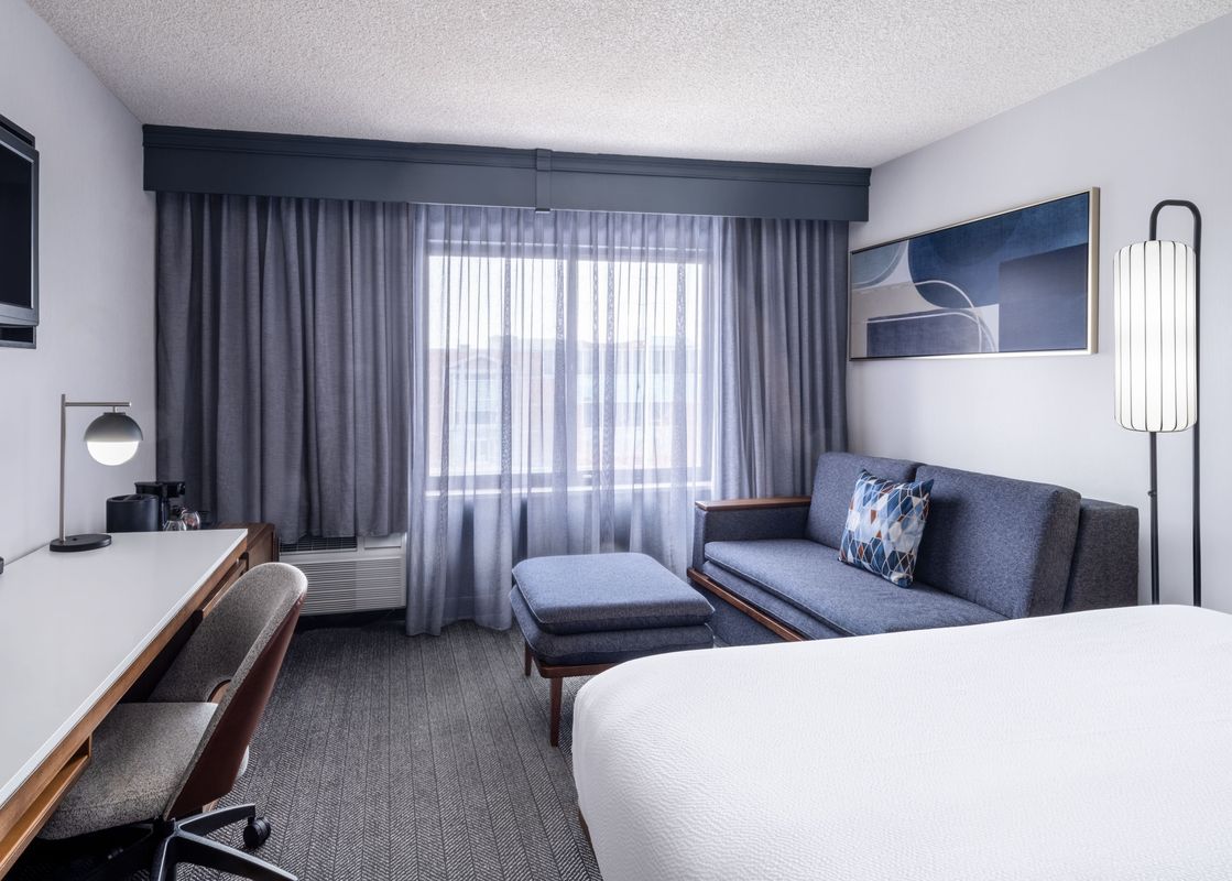 Courtyard Salt Lake City Airport 1 King Guest Room